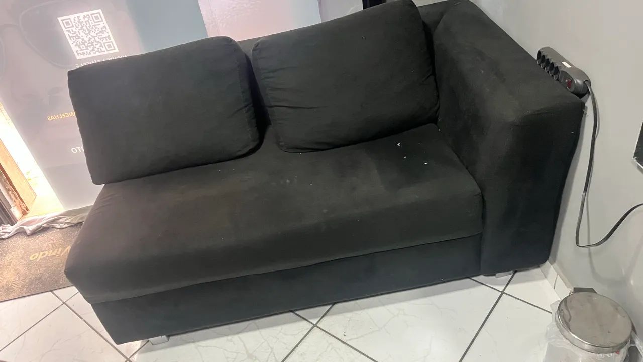 Sofá com almofadas