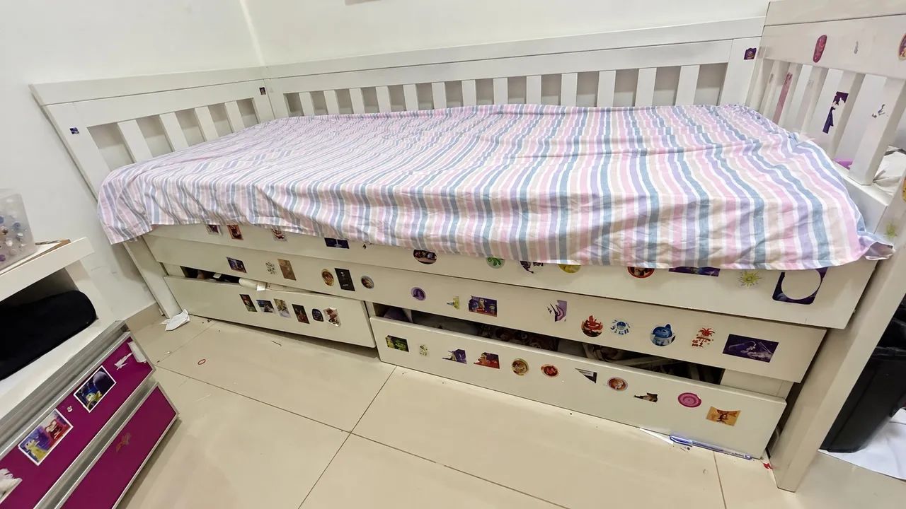 Cama de solteiro + guarda roupa 