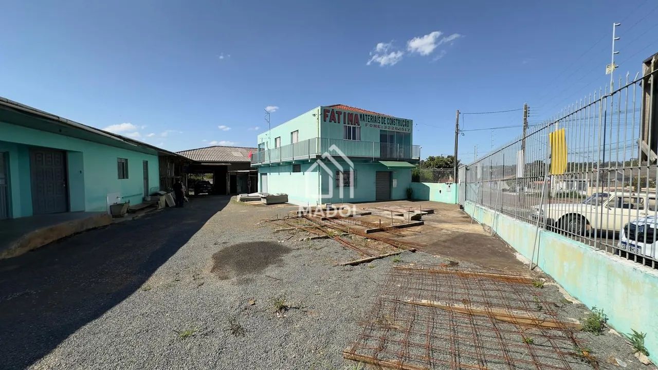 CASA COMERCIAL PARA LOCAÇÃO E VENDA NO CARÁ-CARÁ!