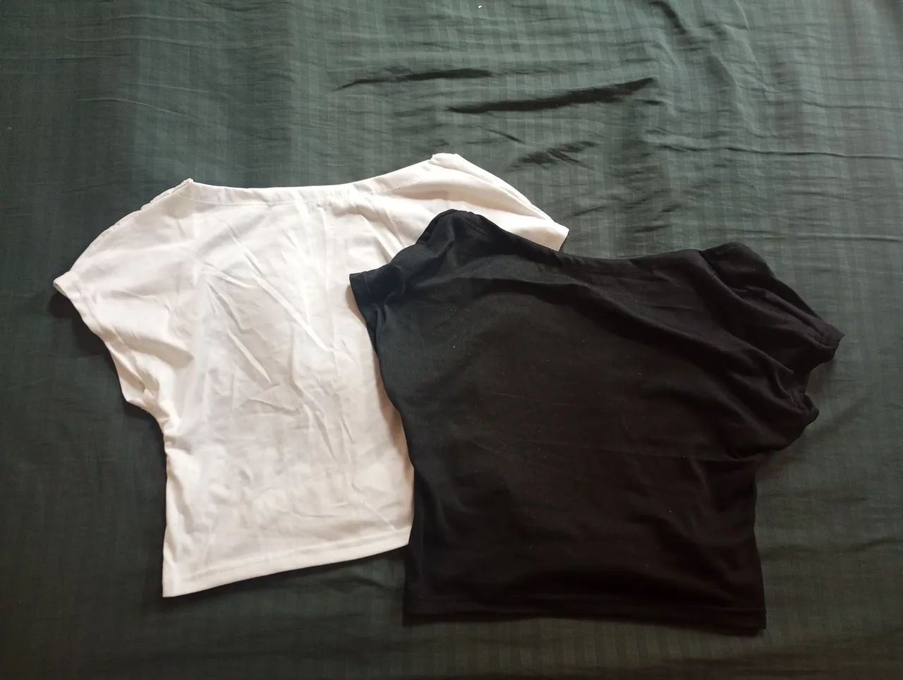 Kit de duas blusas básicas costa nua