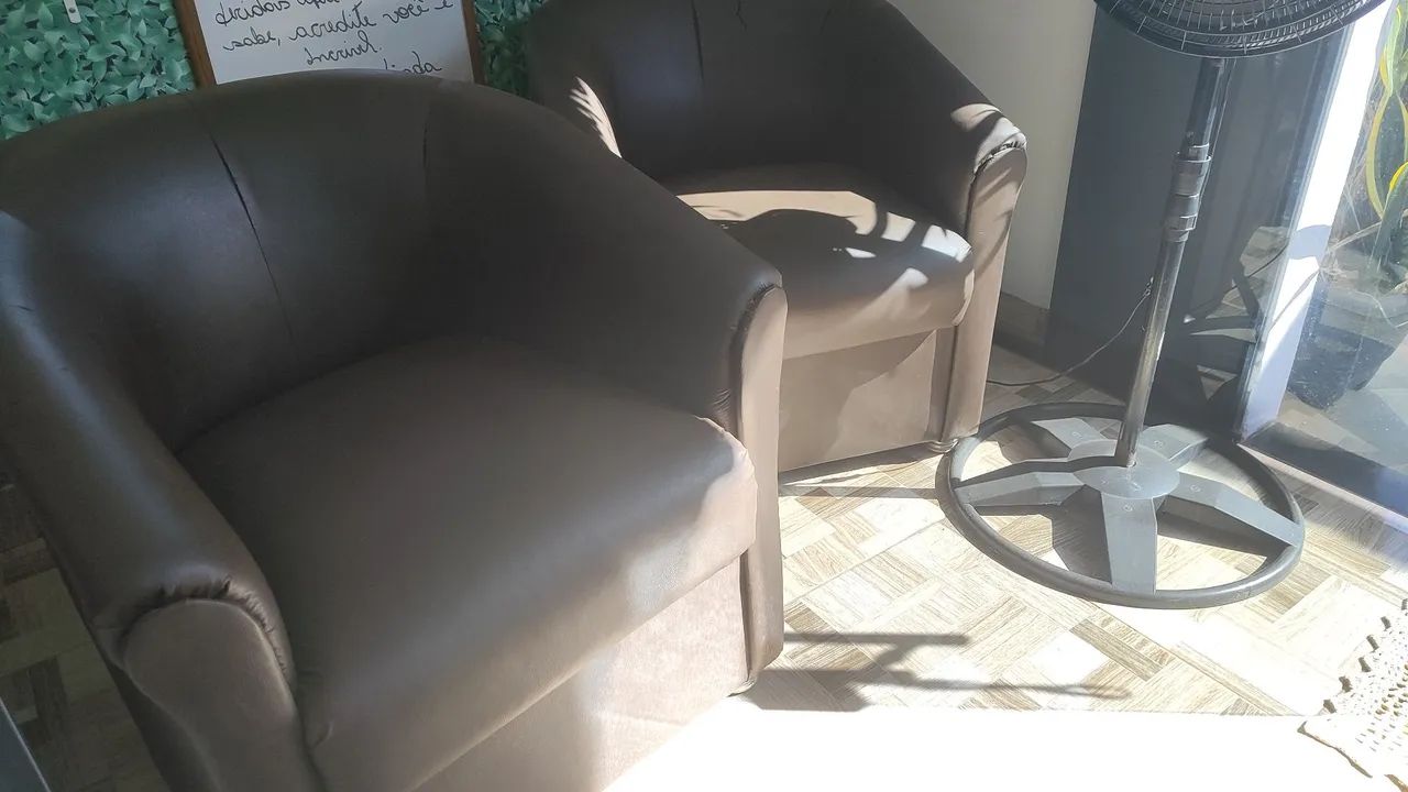 2 poltronas na cor marrom  - Foto 4