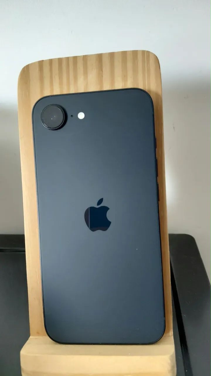 iPhone 16e