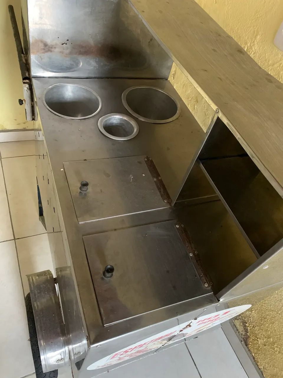 Carinho de cachorro quente 