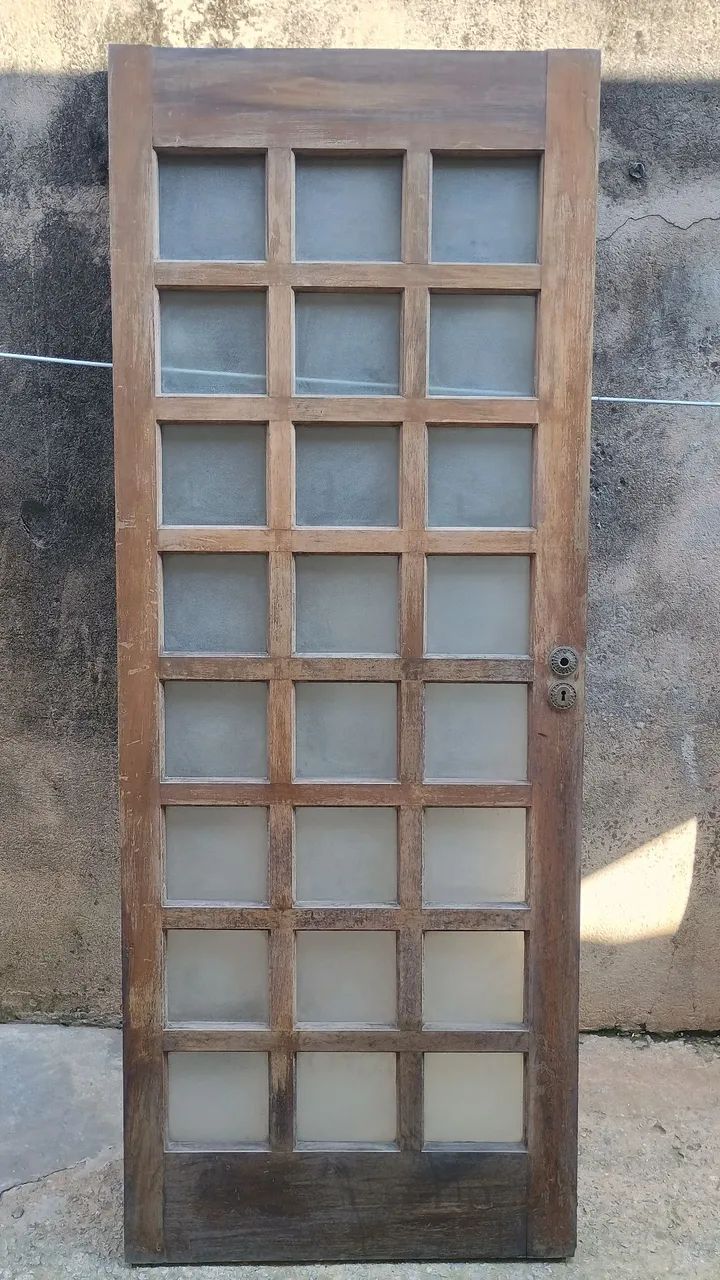 Porta de madeira maciça 