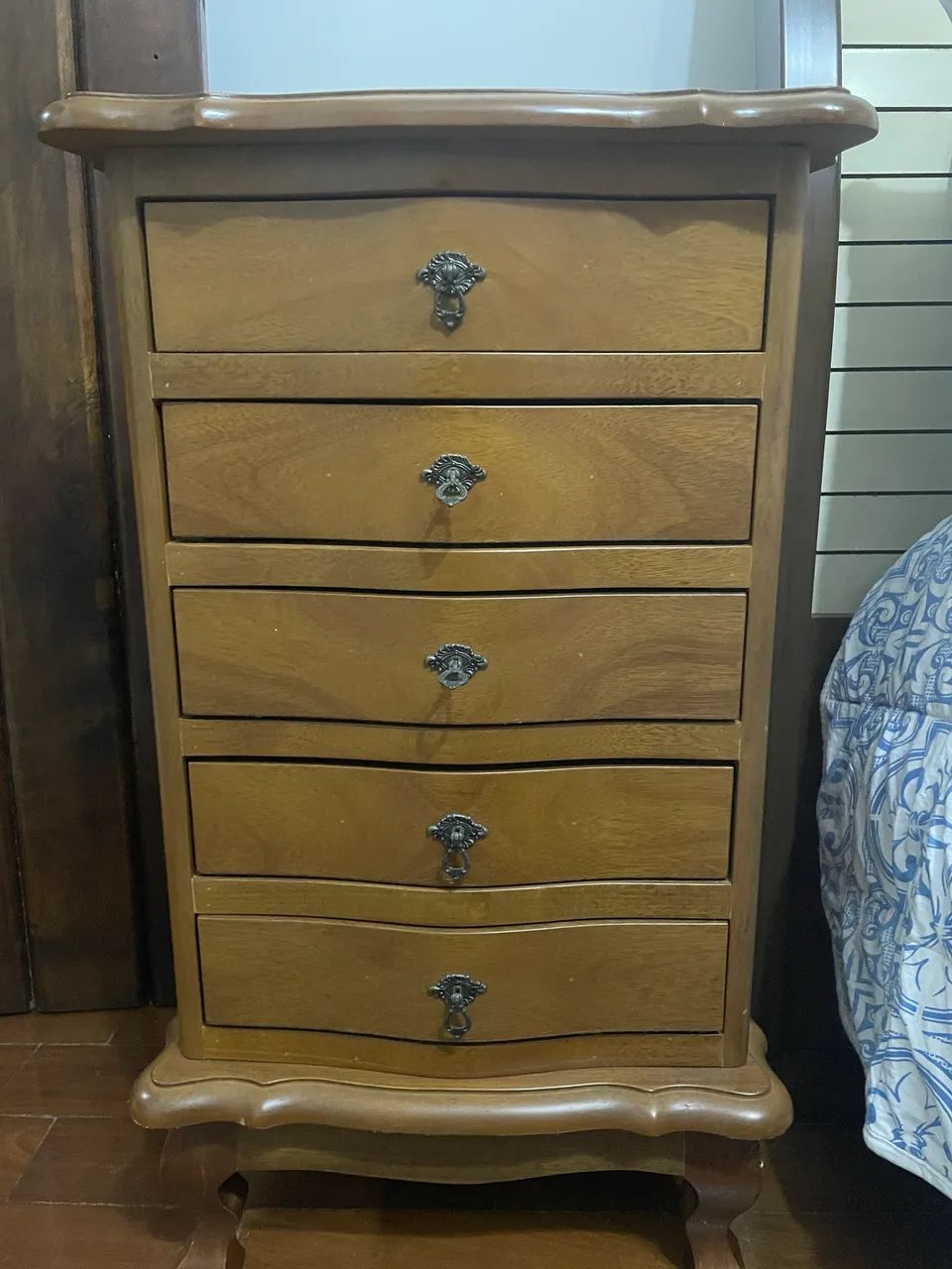 Mesa de cabeceira alta 