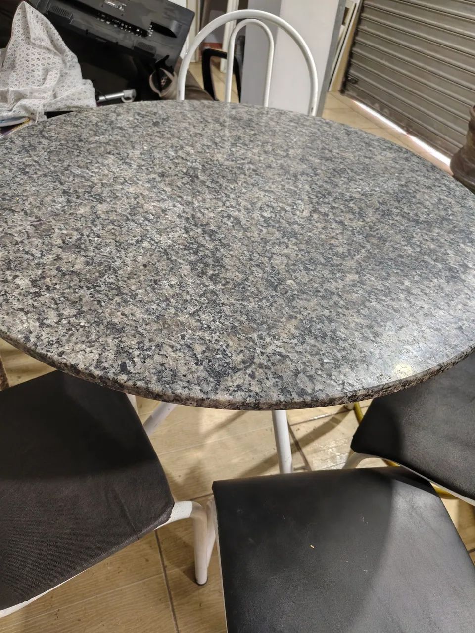 Mesa de granito usada só marcas sde uso - Foto 5