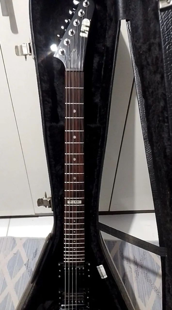 Guitarra LTD V-50 com DiMarzio  - Foto 3