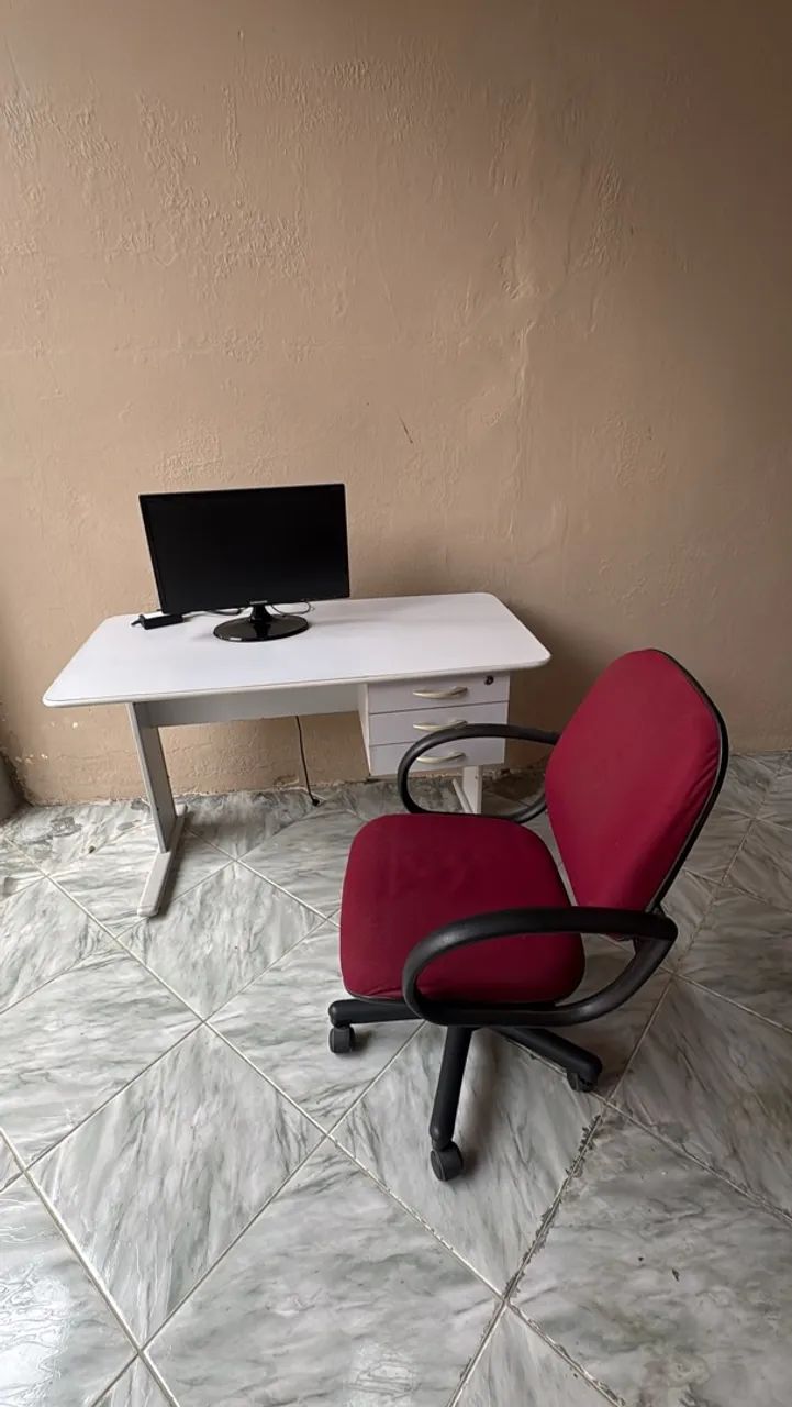 Mesa e cadeira
