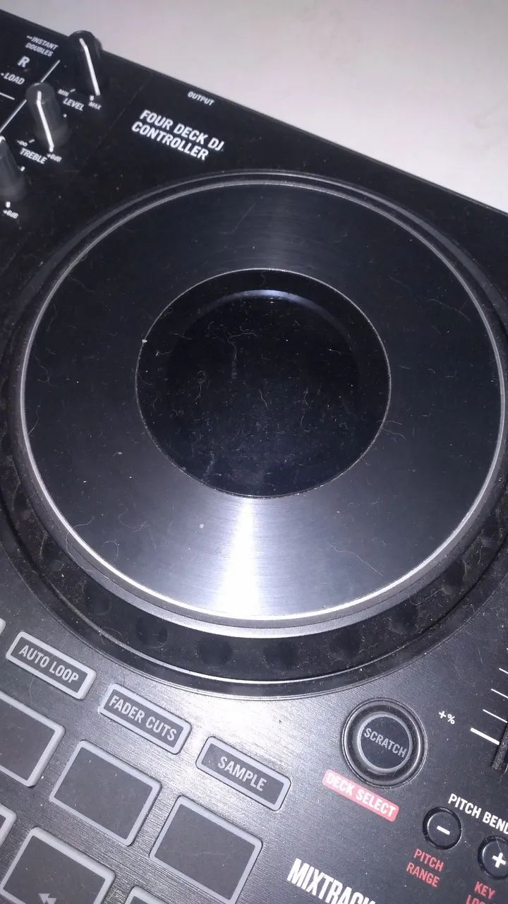 Controladora dj Numark mixtrack Platinum FX  (nova) - Foto 3