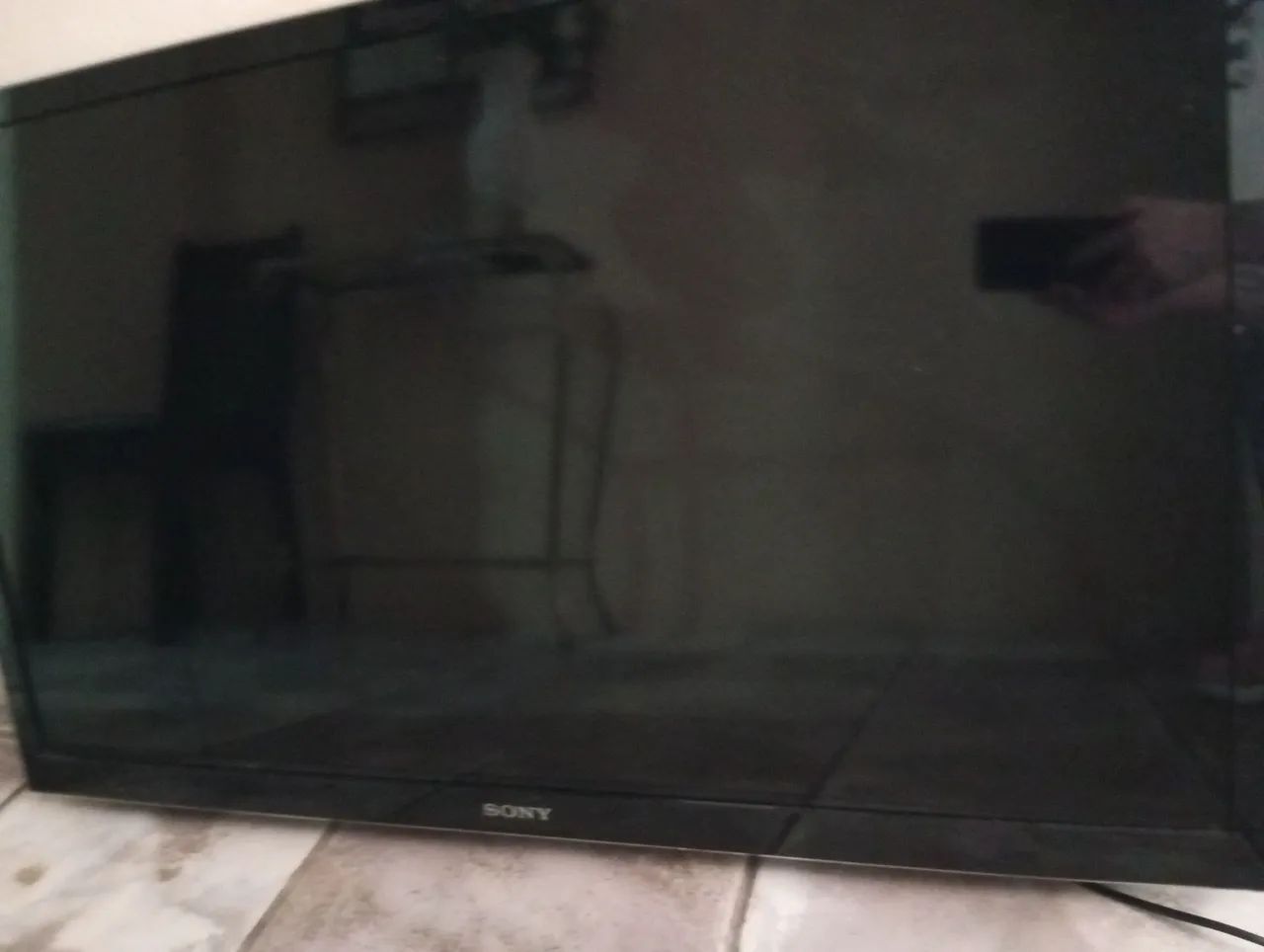 Vendo 2 TVS 50 e 43 polegadas COM DEFEITO 