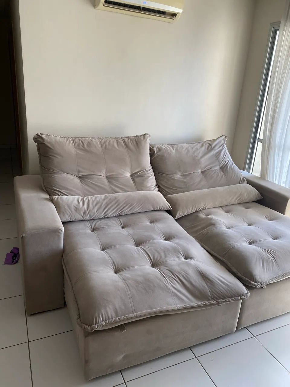 Sofá reclinável e retrátil, cabe 4 pessoas  - Foto 2