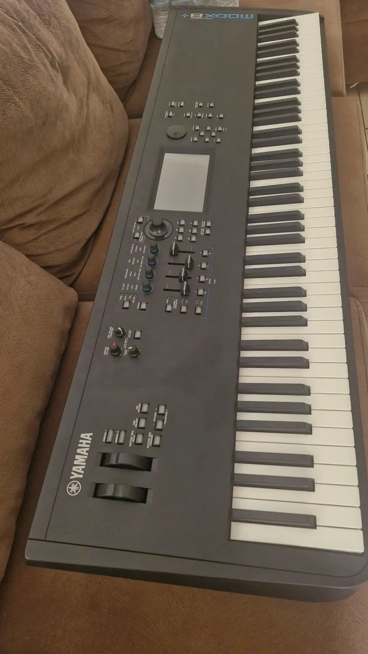 Teclado Yamaha MODX 8+