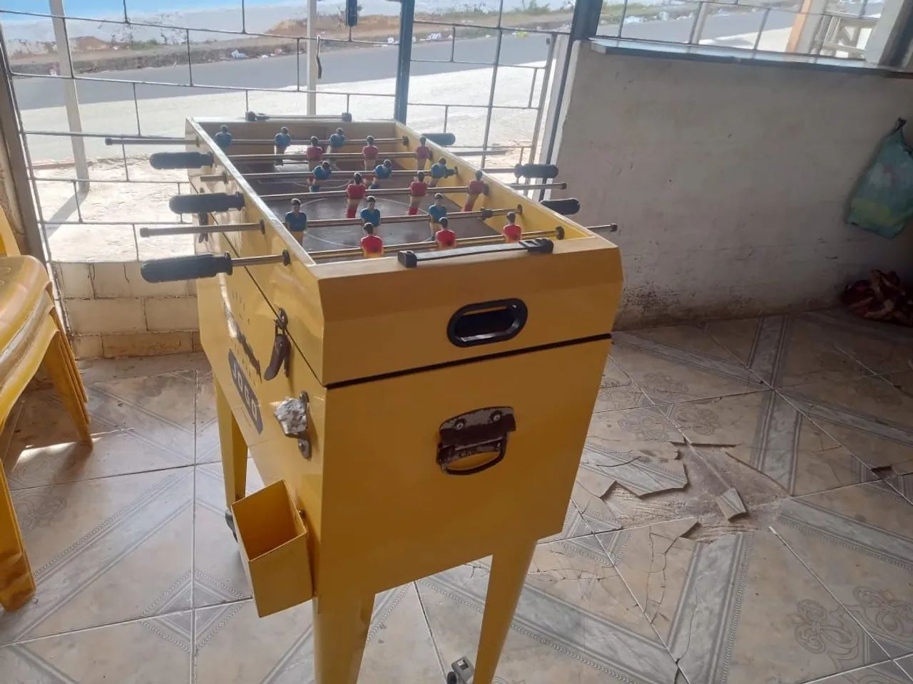 Caixa de Som e mesa de pimbolim com caixa térmica de cerveja - Foto 4