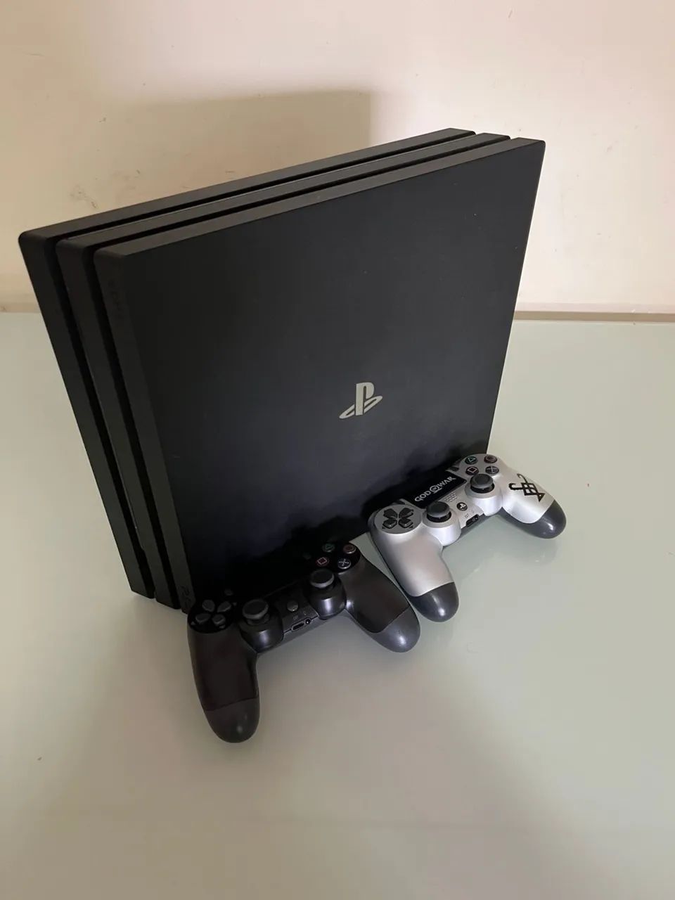 PS4 Pro 21 jogos e 2 controles  - Foto 3