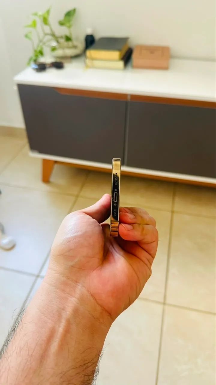 iPhone 12 Pro dourado - Foto 4