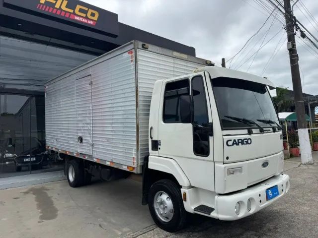 FORD CARGO 815 turbo com Baú 2004 - Foto 3