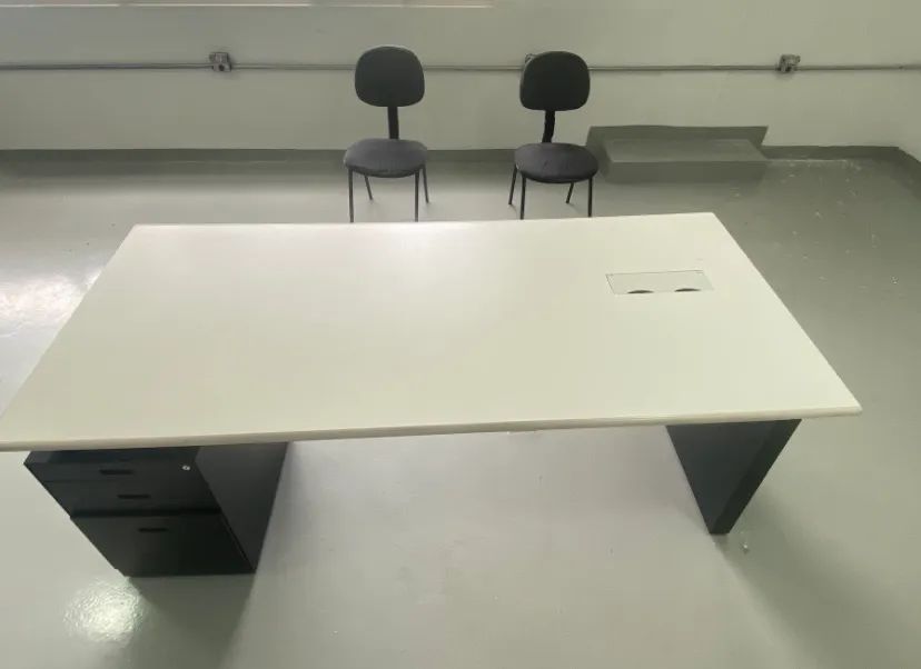 Mesa escritório (sala de reunião)
