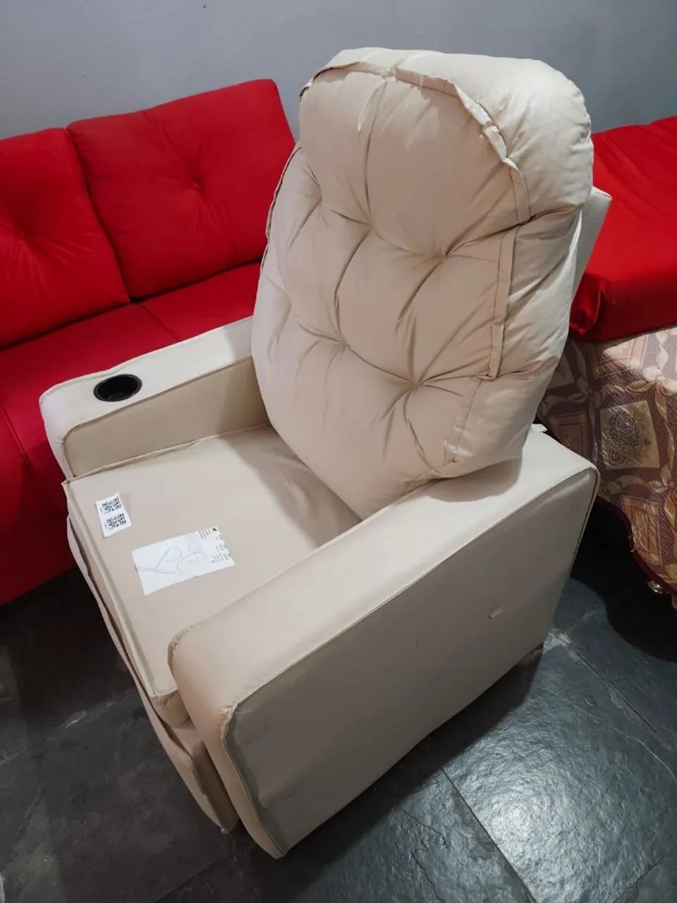 POLTRONA RECLINÁVEL CONFORTÁVEL - ÓTIMO CUSTO-BENEFÍCIO - Foto 2