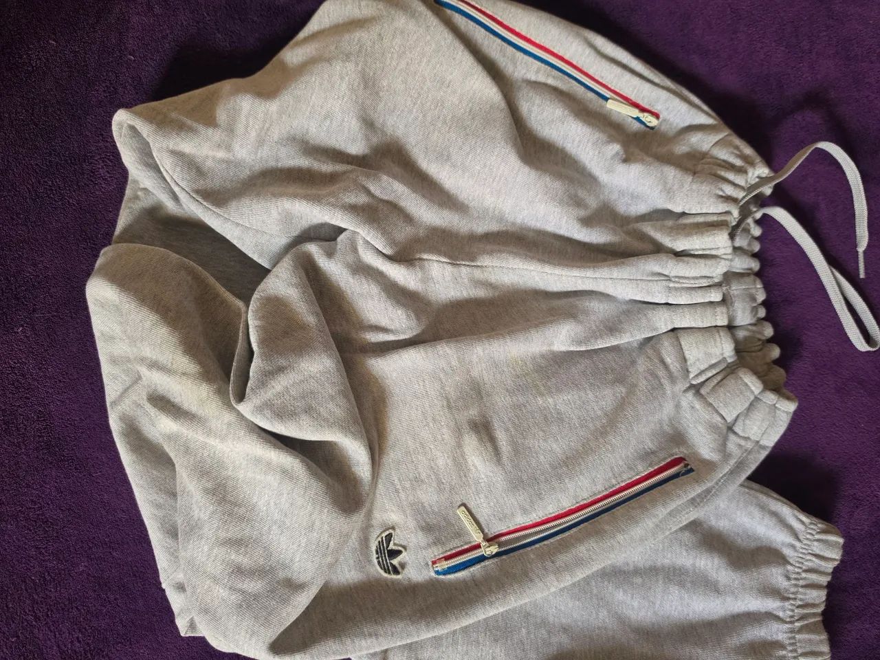 Cal ça moletom cinza adidas P - Foto 2