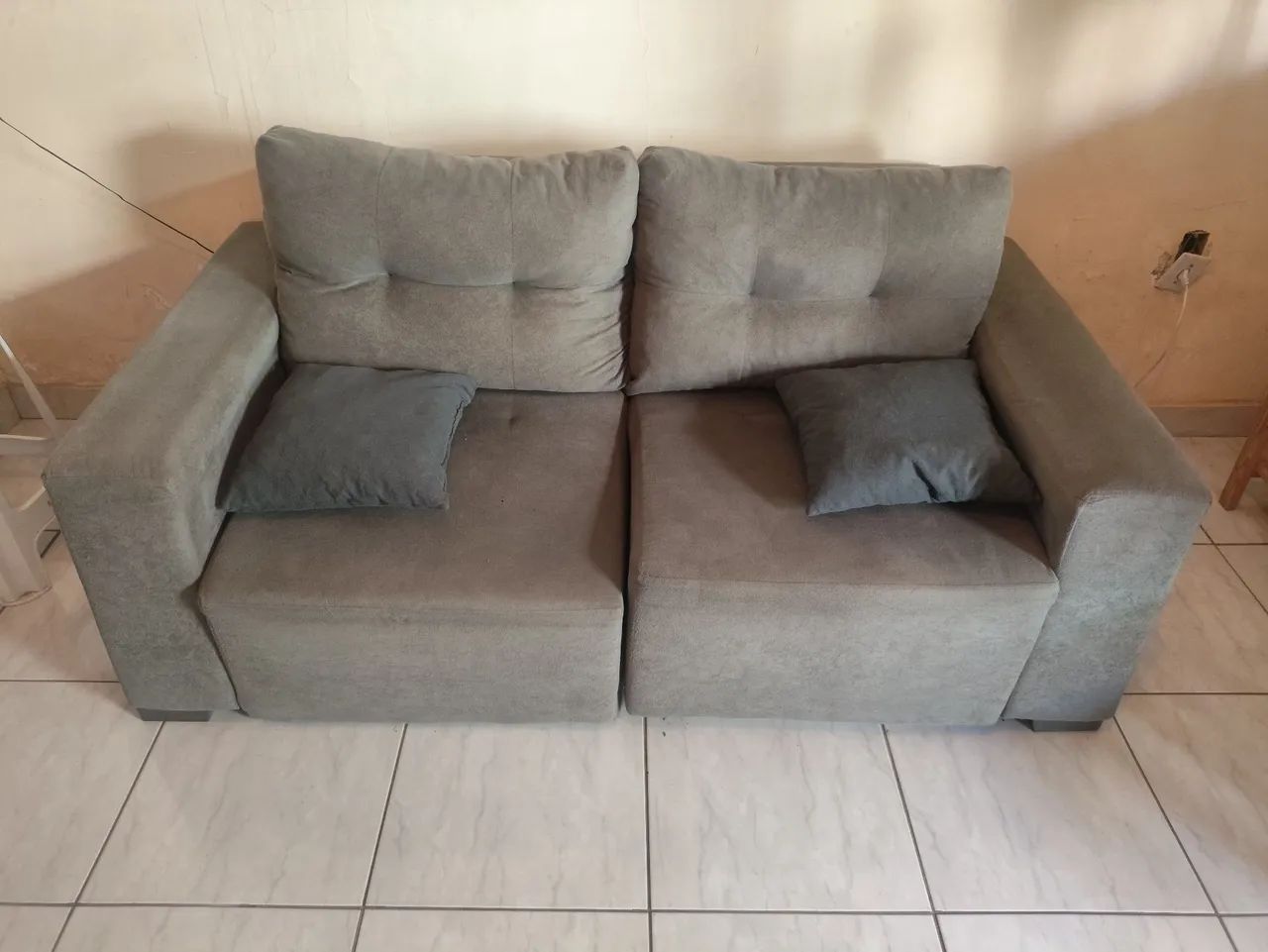 Sofá Retrátil e Reclinável 2 Lugares Suede Cinza 2,00m - Pouco Uso - Foto 3