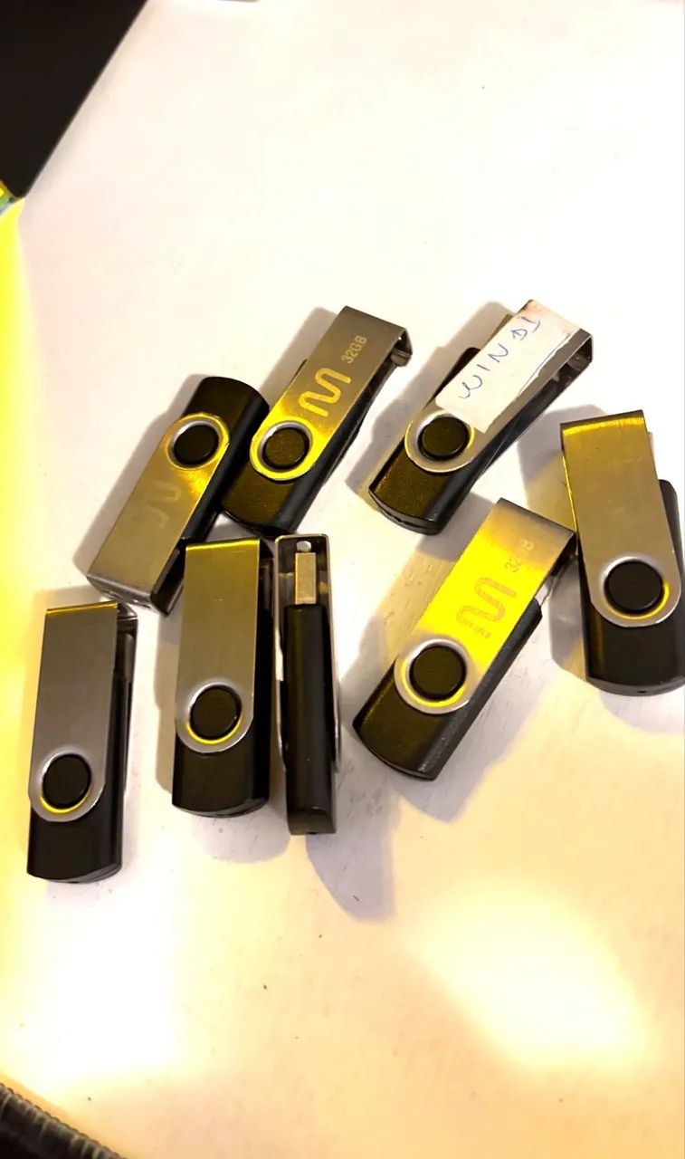 8 pendrives multilaser de 32GB