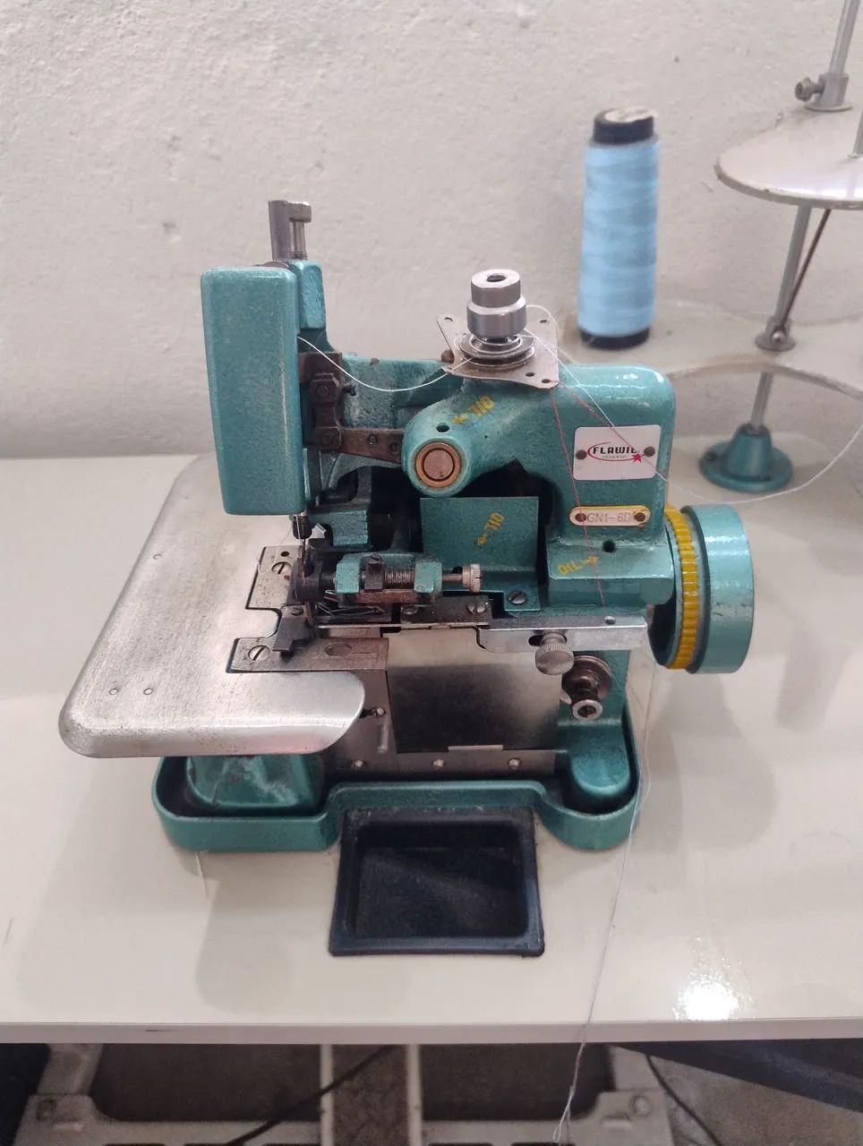 Máquina de overloque semi industrial 