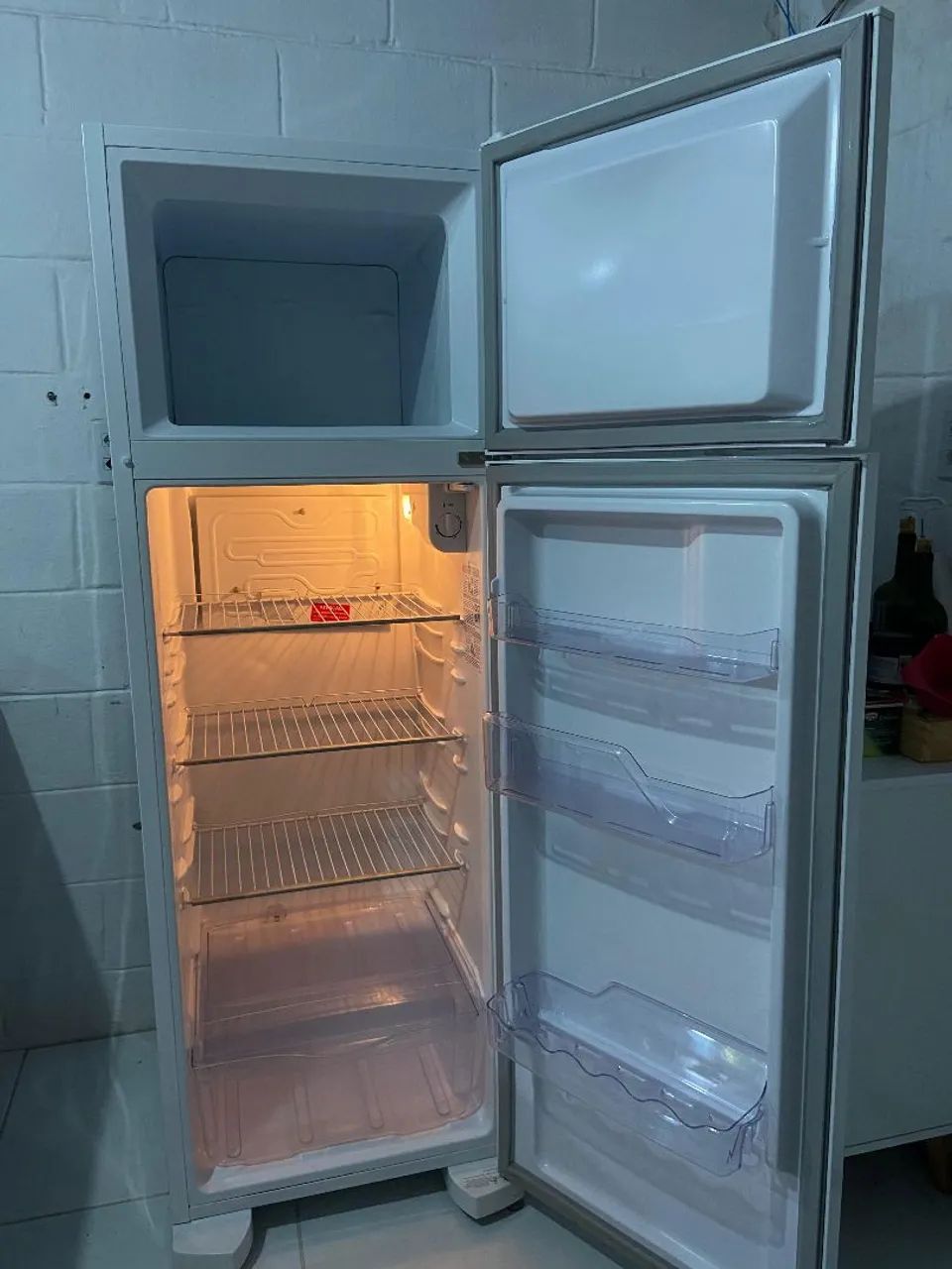 Geladeira Electrolux branca duas portas - Foto 2