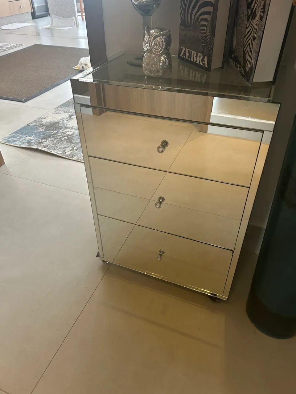 Cômoda espelhada 