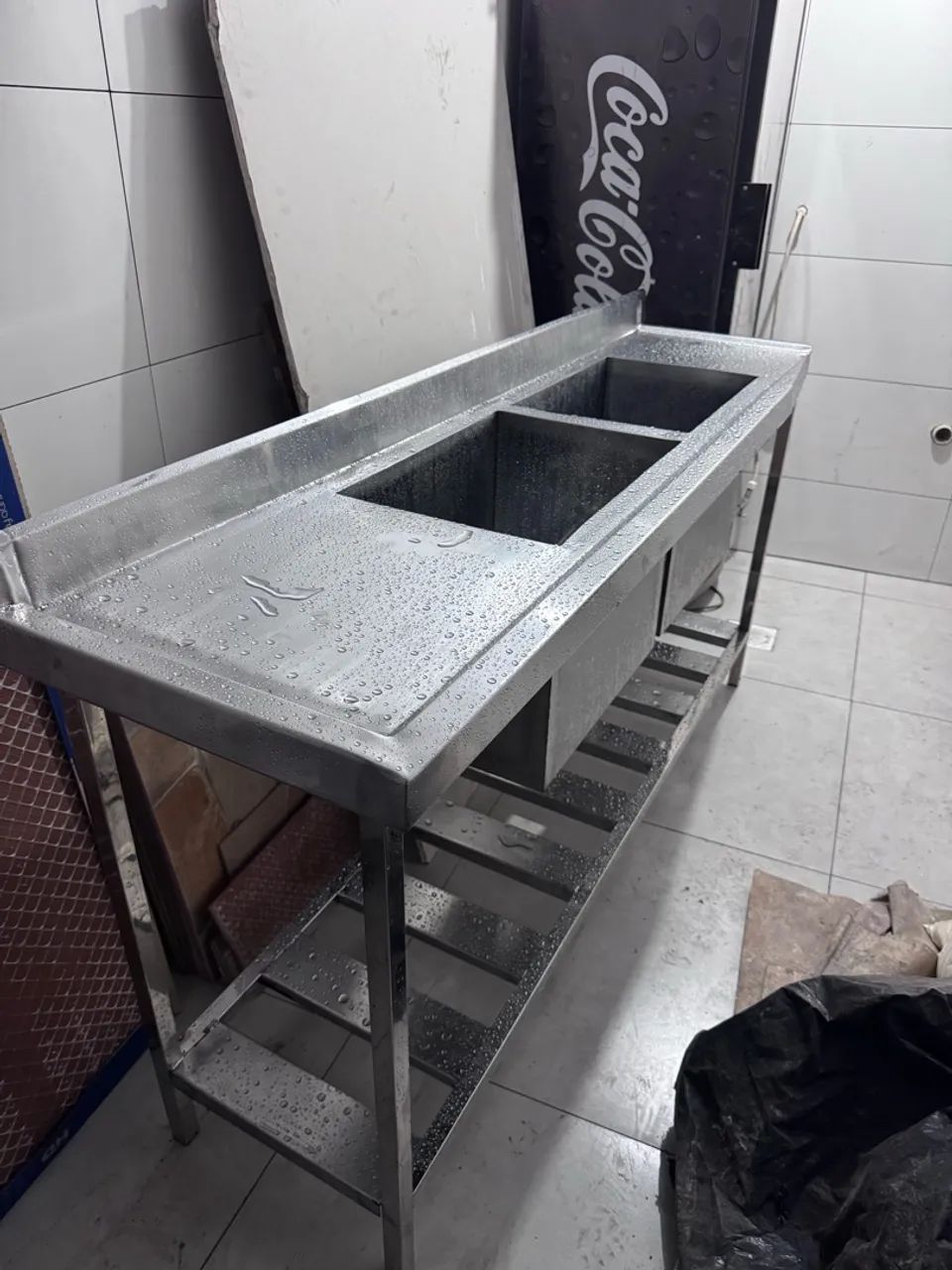 BANCADAS E MESAS EM AÇO INOX SOB MEDIDA