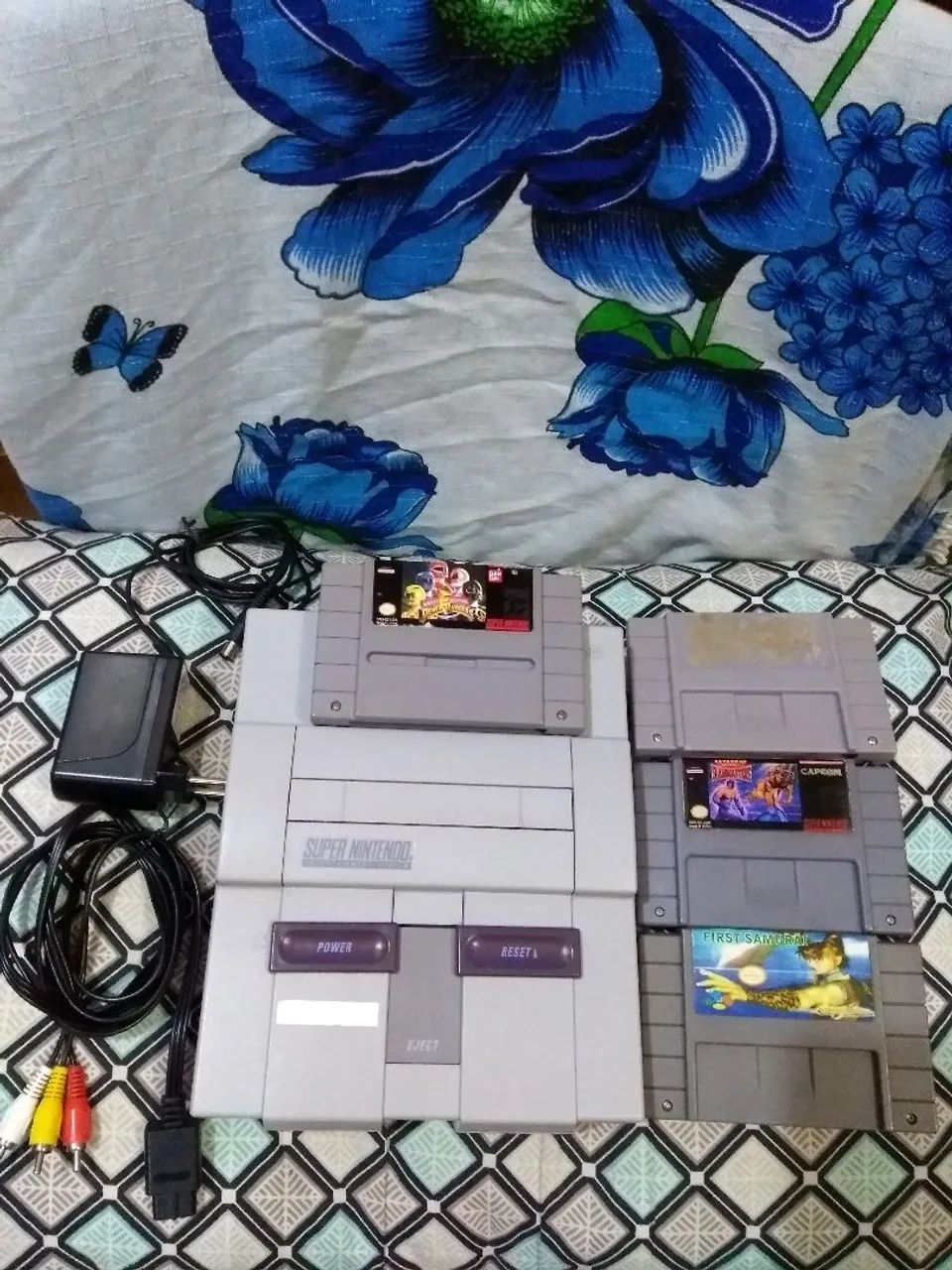 Super Nintendo Fat completo e já vai com 4 jogos e 1 controle, imperdível.