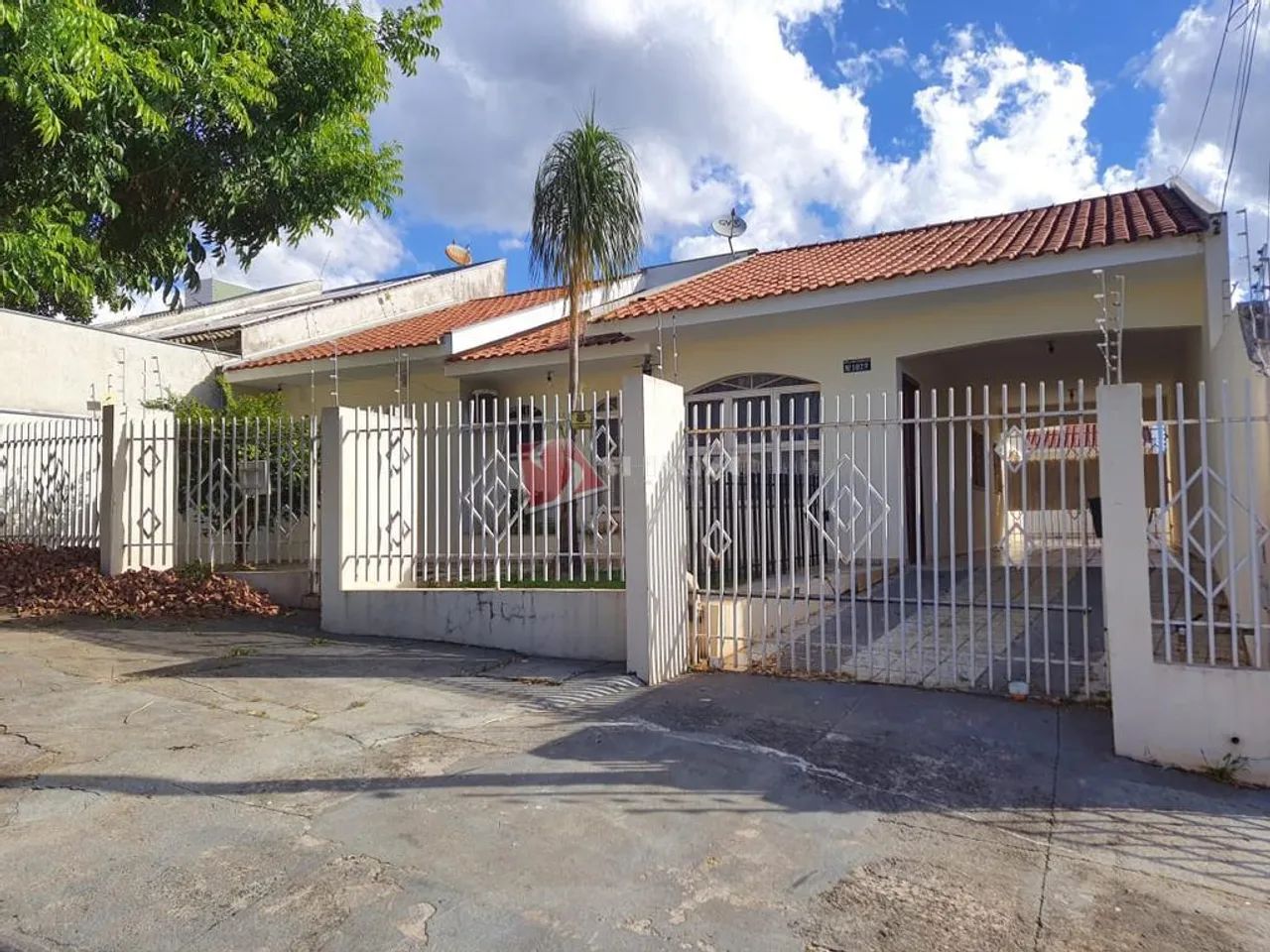 Casa à venda em Maringá, Jardim Imperial II, com 3 quartos, com 187.1 m²