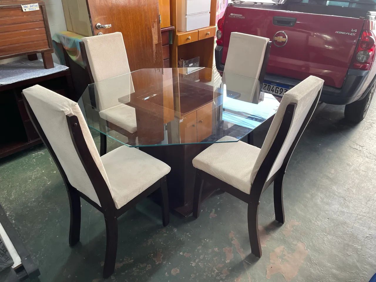 Mesa de Jantar com Tampo de Vidro e 4 Cadeiras  - Foto 3