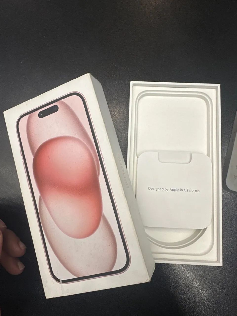 Caixa do iPhone 15 rosa 