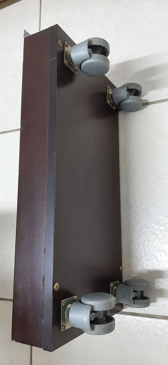Suporte em madeira com rodízios para CPU - Foto 3