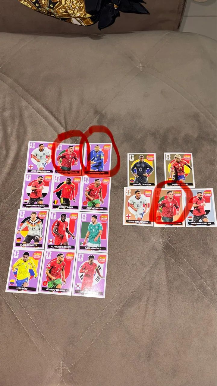 Mbappé e cr7 lilas, e yamal e cr7 bronze oficial panini