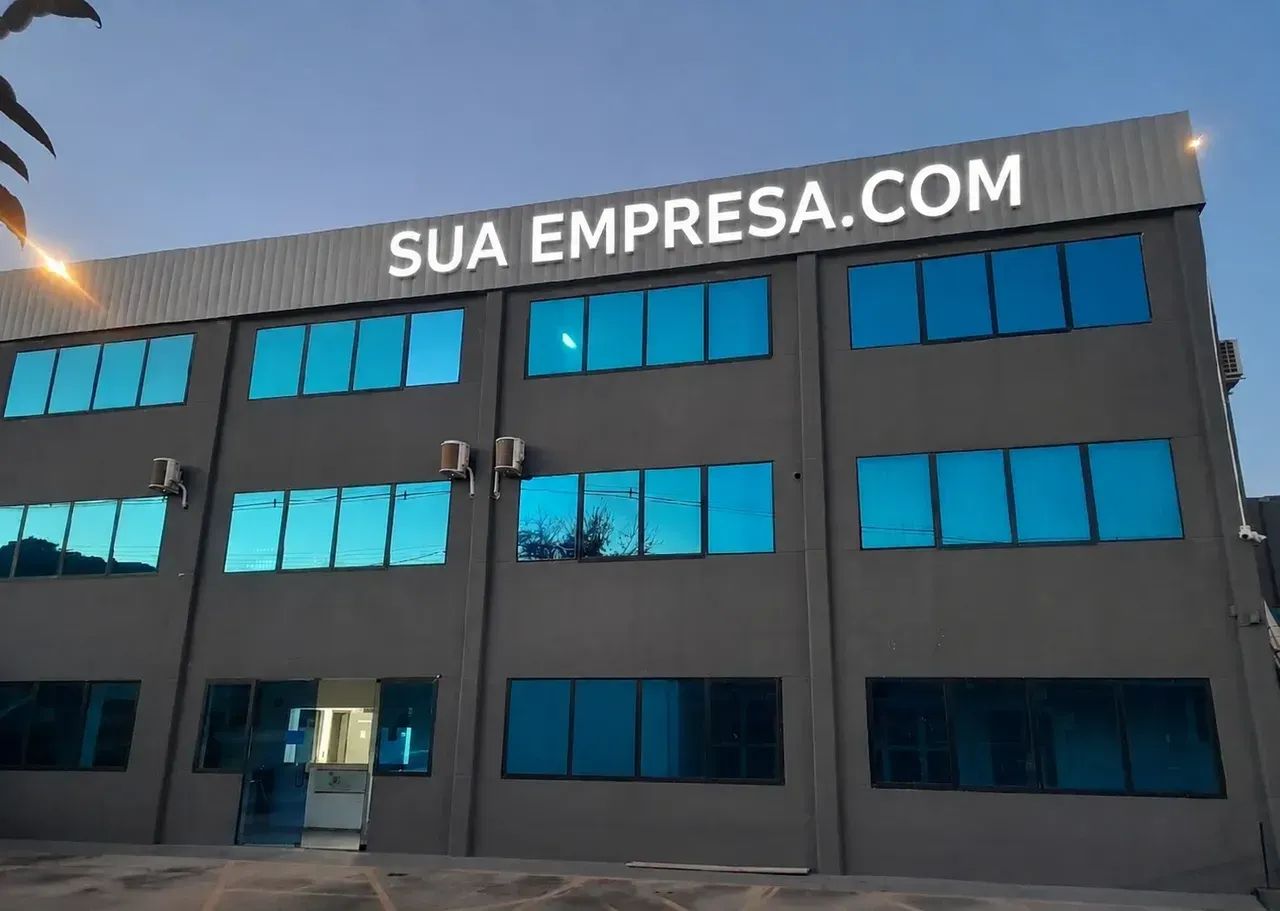CIC: BARRACÃO LOGÍSTICO EM TERRENO DE 8600m² E PRÉDIO DE 3 ANDARES - Foto 2