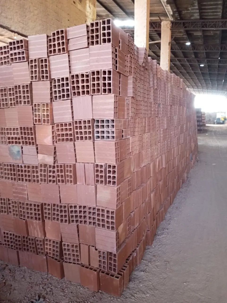 Tijolo Distribuidora Atacadista  Tijolo 8 Furos a partir de 3 milheiros 81=993=2865=85