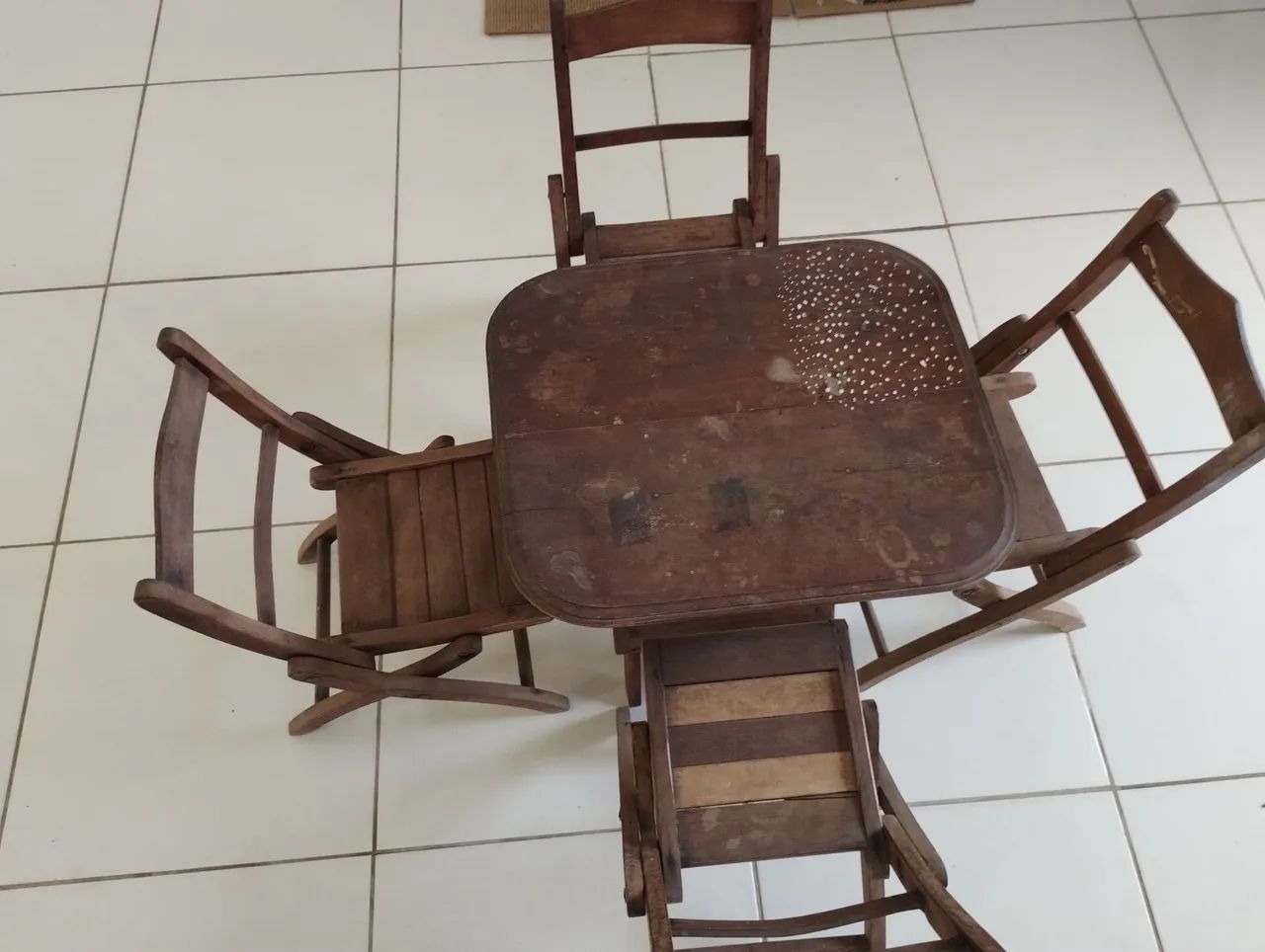 Conjunto de cadeira infantil de madeira 