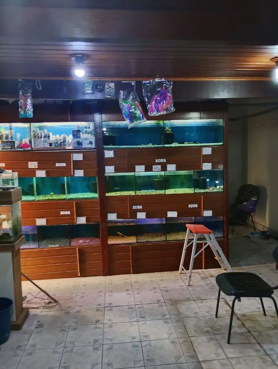 Bateria com três aquários completos - Foto 2