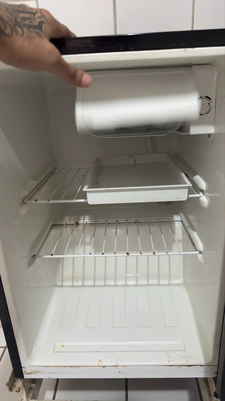 FRIGOBAR PHILCO PH85 - PLATINUM - Foto 2