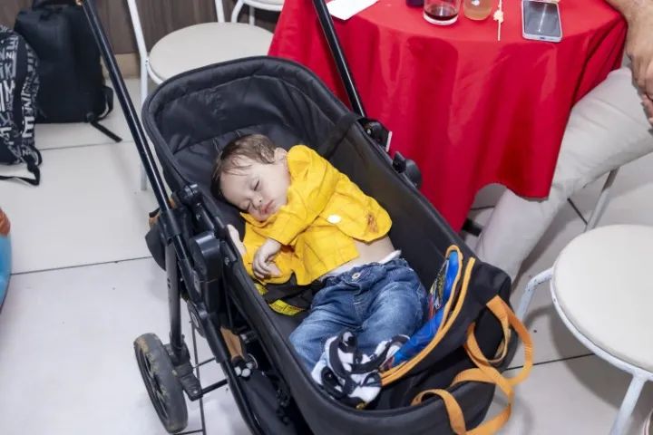 Carrinho com bebê conforto 
