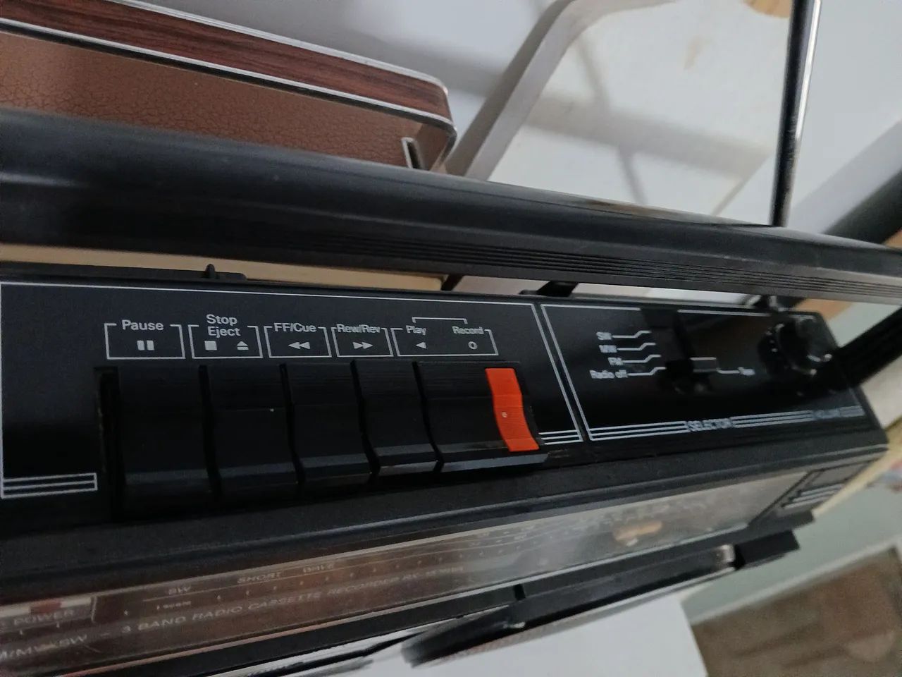 Rádio antigo funcionando 