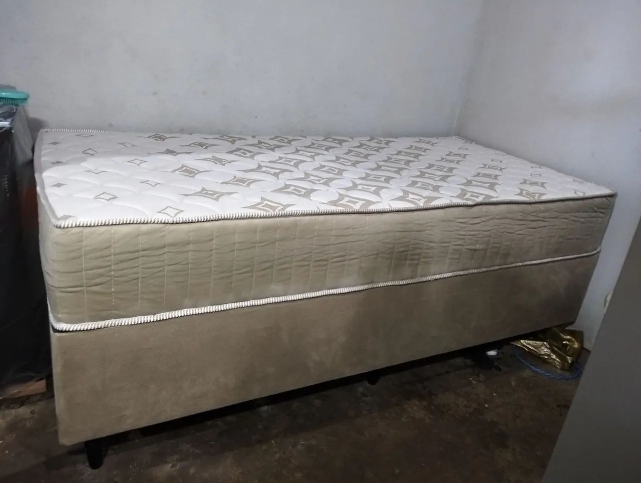 Vende -se cama solteirão semi nova. - Foto 3