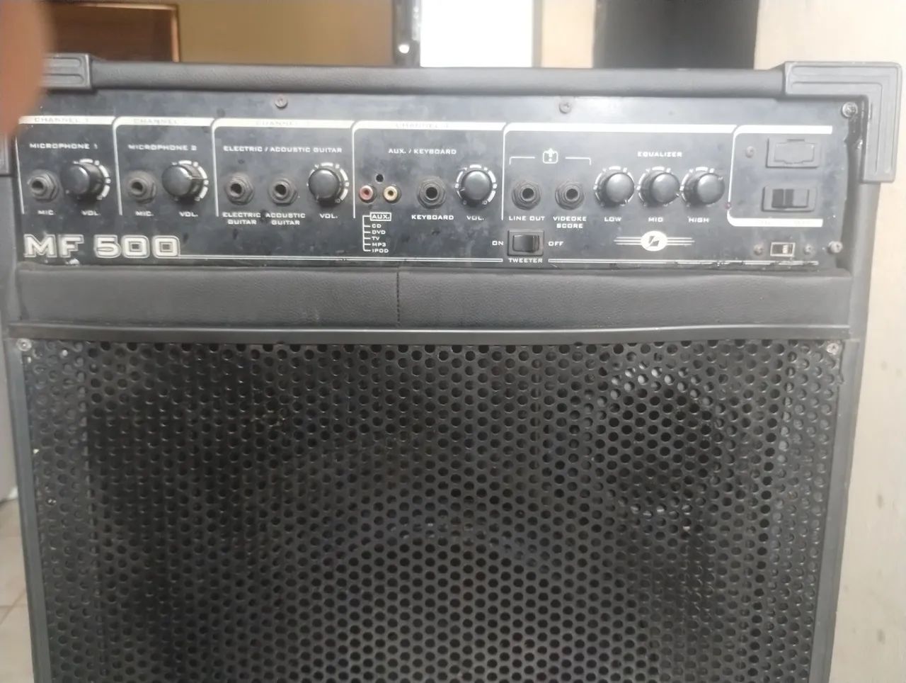 Vendo caixa de som amplificada com ,Bluetooth , e espaço para microfone com fio, - Foto 3