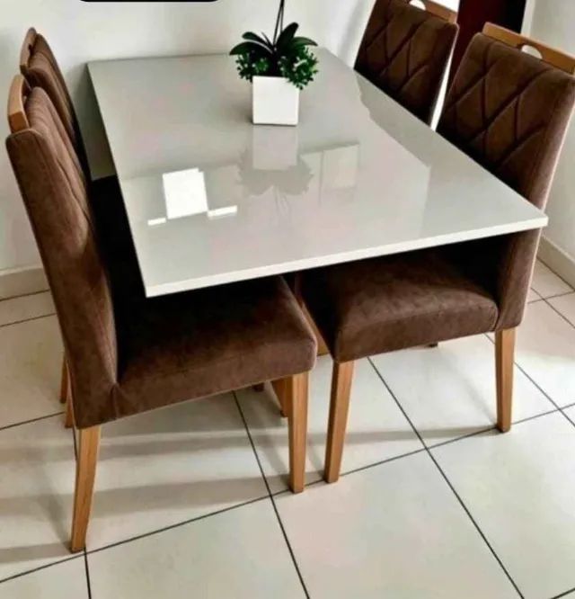 Mesa de Jantar Com 4 Cadeiras (Produto Novo)