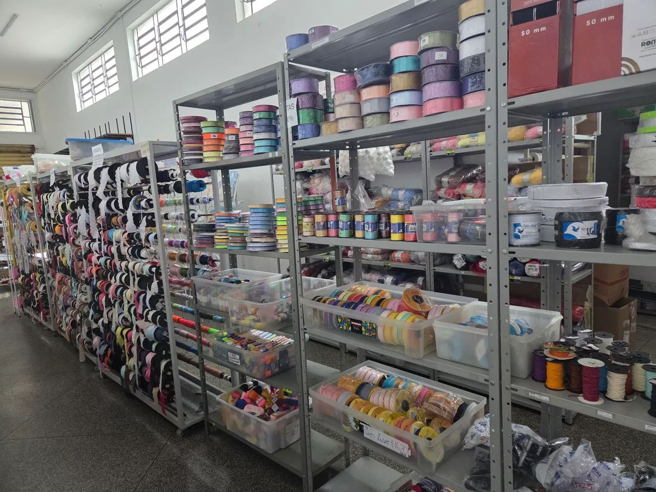 Vendo produtos e móveis de loja de aviamentos e tecidos - Foto 5