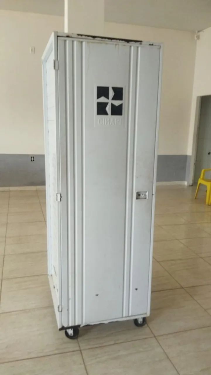 Vende-se armário de padaria 