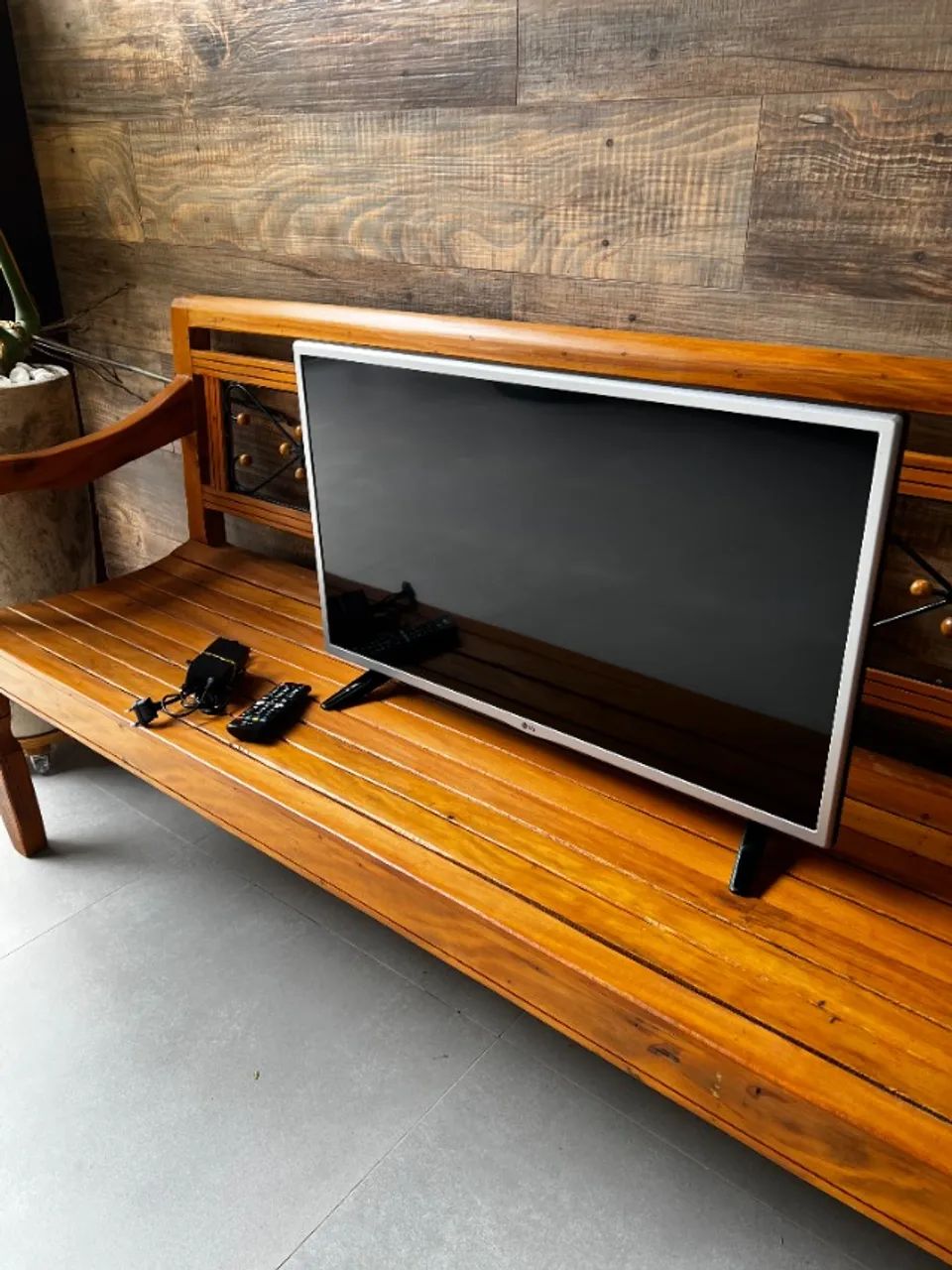 TV LG Smart HD WebOS 32" WiFi R$ 700