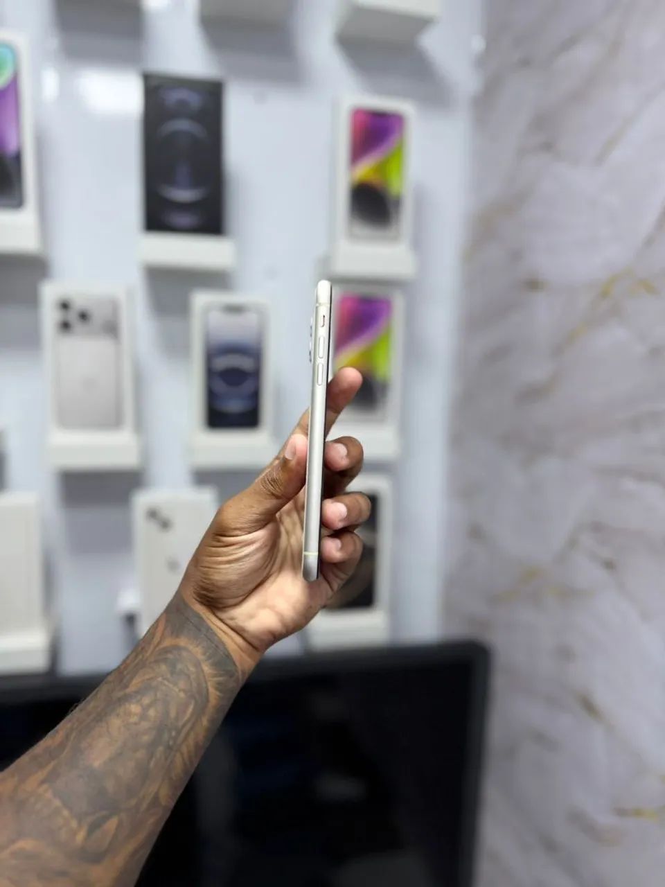IPHONE 11 256GB TELA E BATERIA NOVA<br>R$ 999,00 - Foto 4