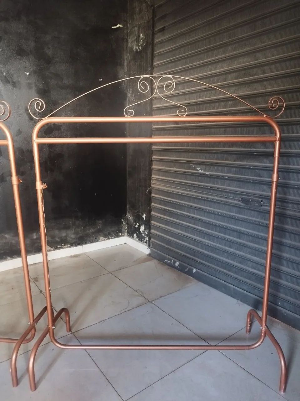 Vendo essas duas araras de roupa em perfeitas condições 